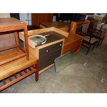 A COLLECTION OF VARIOUS MID CENTURY AND RETRO FURNITURE.