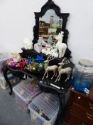 AN EDWARDIAN EBONISED MIRROR BACK DRESSING TABLE, THE SHAPED FRONT WITH TWO LEAF CARVED DRAWERS,