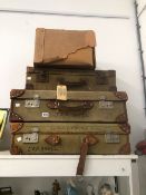 VARIOUS VINTAGE LUGGAGE.