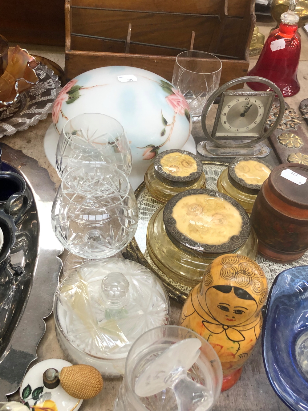 A VICTORIAN OIL LAMP, CANDLESTICKS, PLATED AND OTHER METAL WARES, A LETTER RACK, GLASSWARES ETC. - Image 5 of 5