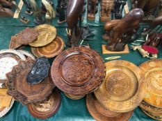 A LARGE QTY OF CARVED AND INLAID PLATES AND DISHES , CARVED FIGURES ETC