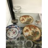 A PAIR OF ORIENTAL BIRD DECORATED SMALL PLATES, A FURTHER SHALLOW BOWL, A SILVER SNUFF BOX,