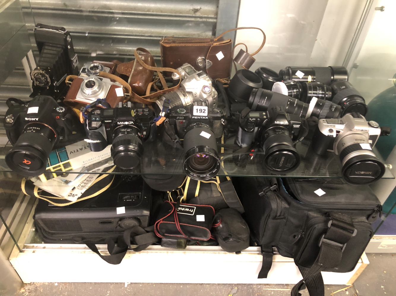 A LARGE COLLECTION SLR AND OTHER CAMERAS. - Image 6 of 6
