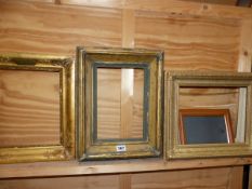 SMALL GROUP OF ANTIQUE AND LATER FRAMES, INCLUDING GILT EXAMPLES. SIZES VARY