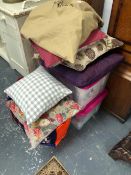 A QUANTITY OF DECORATIVE CUSHIONS