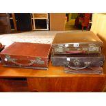VARIOUS SMALL VINTAGE SUITCASES.