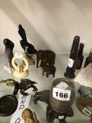 A GROUP OF COLLECTABLE'S TO INCLUDE A BRONZE FROG, TWO BRONZE BIRDS ON PORCELAIN STANDS BY ALBANY