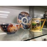 A CROWN DEVON WIDDICOME FAIR MUG, AN IMARI PLATE AND A BOWL.