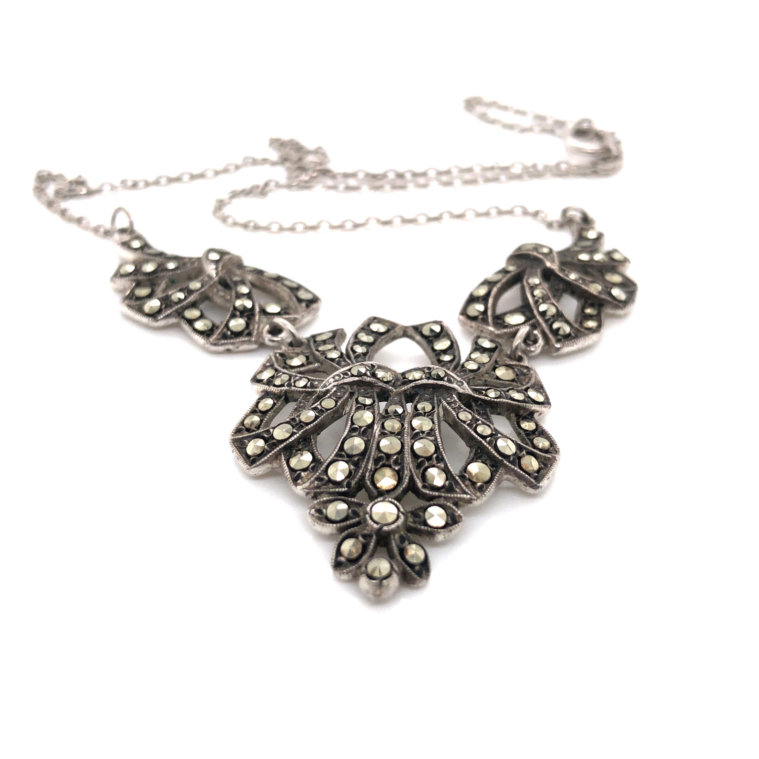 A STERLING SILVER AND MARCASITE VINTAGE THREE PANEL DROP NECKLACE. WEIGHT 13.25grms TOGETHER WITH - Image 8 of 10