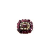 AN ANTIQUE GEORGIAN GARNET AND SEED PEARL BROOCH. THE BROOCH UNMARKED AND ASSESSED AS 9ct OLD GOLD.