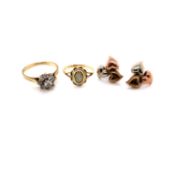 A PAIR OF 9ct HALLMARKED THREE COLOUR GOLD TRIPLE HEART STUD EARRINGS, TOGETHER WITH A 9ct