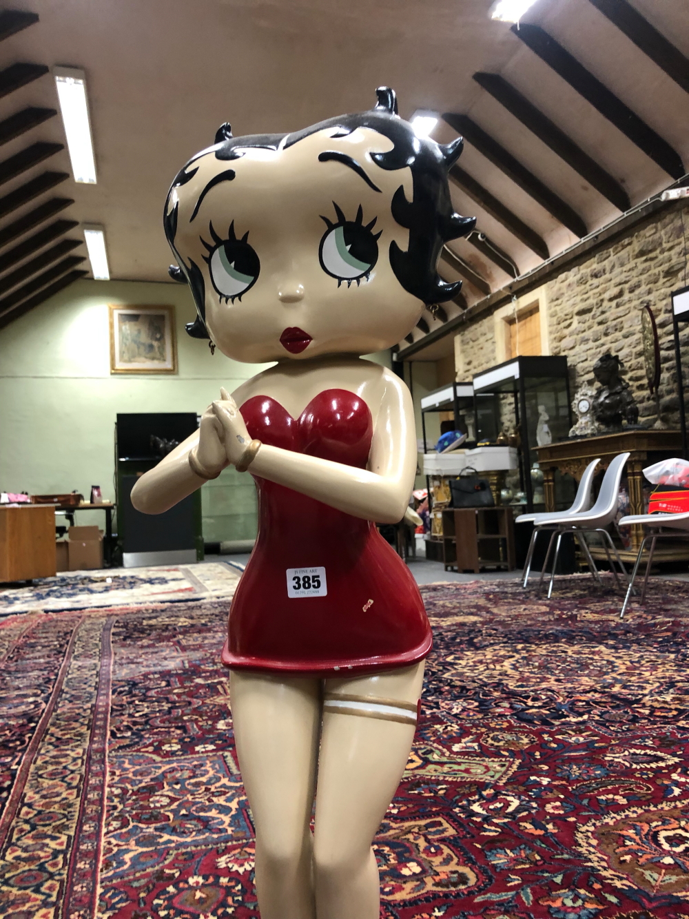 A 1999 KING FEATURES SYNDICATE FIGURE OF BETTY BOOP STANDING WITH HANDS CLASPED WEARING A RED - Image 3 of 6