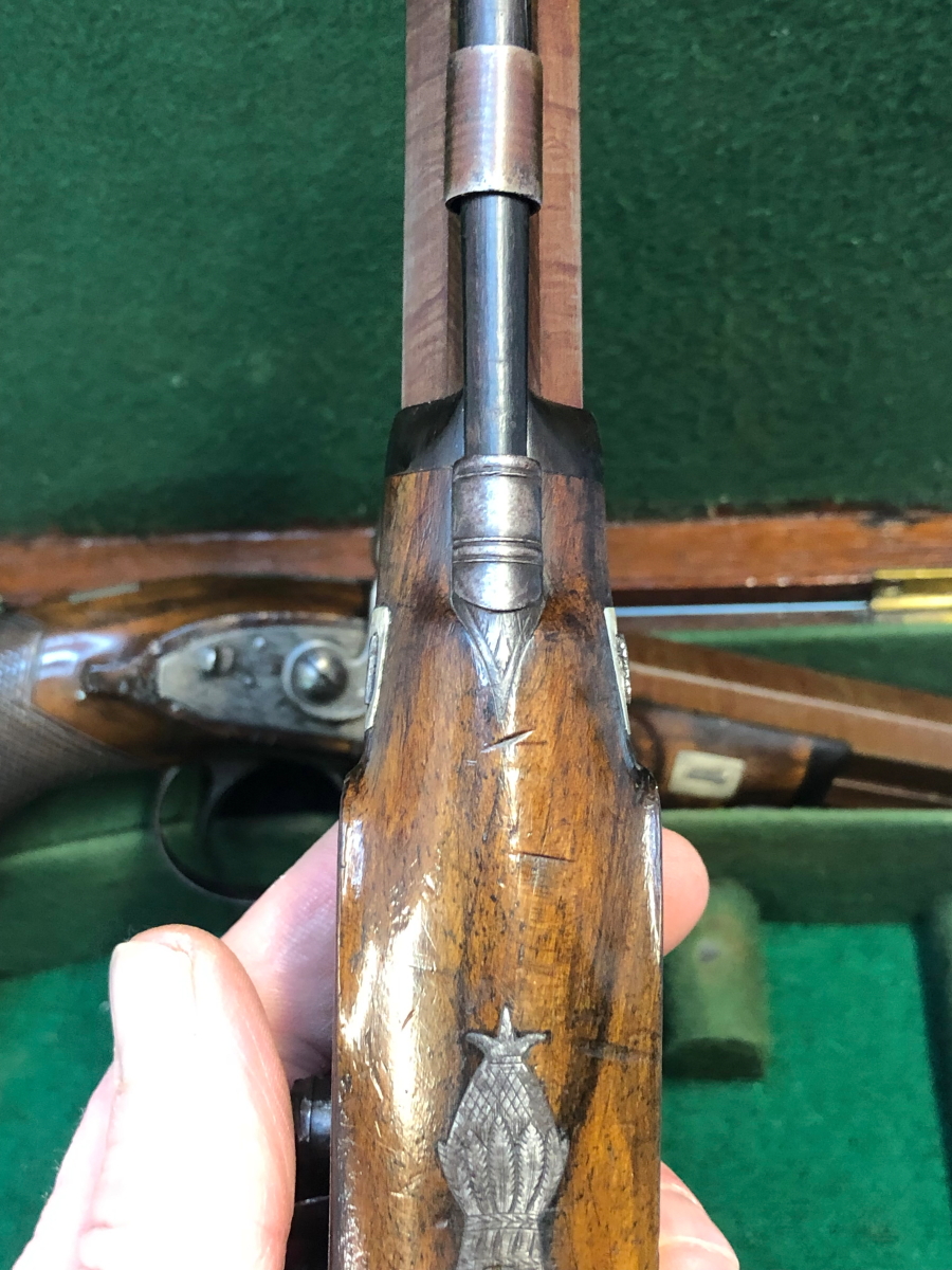 A CASED PAIR OF PERCUSSION CAP PISTOLS BY SYKES, RAMRODS BELOW THE BROWNED OCTAGONAL BARRELS. W - Image 12 of 16