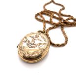 A VINTAGE HALLMARKED 9ct GOLD WOVEN NECK CHAIN AND A GOLD PLATED ENGRAVED PORTRAIT LOCKET. CHAIN