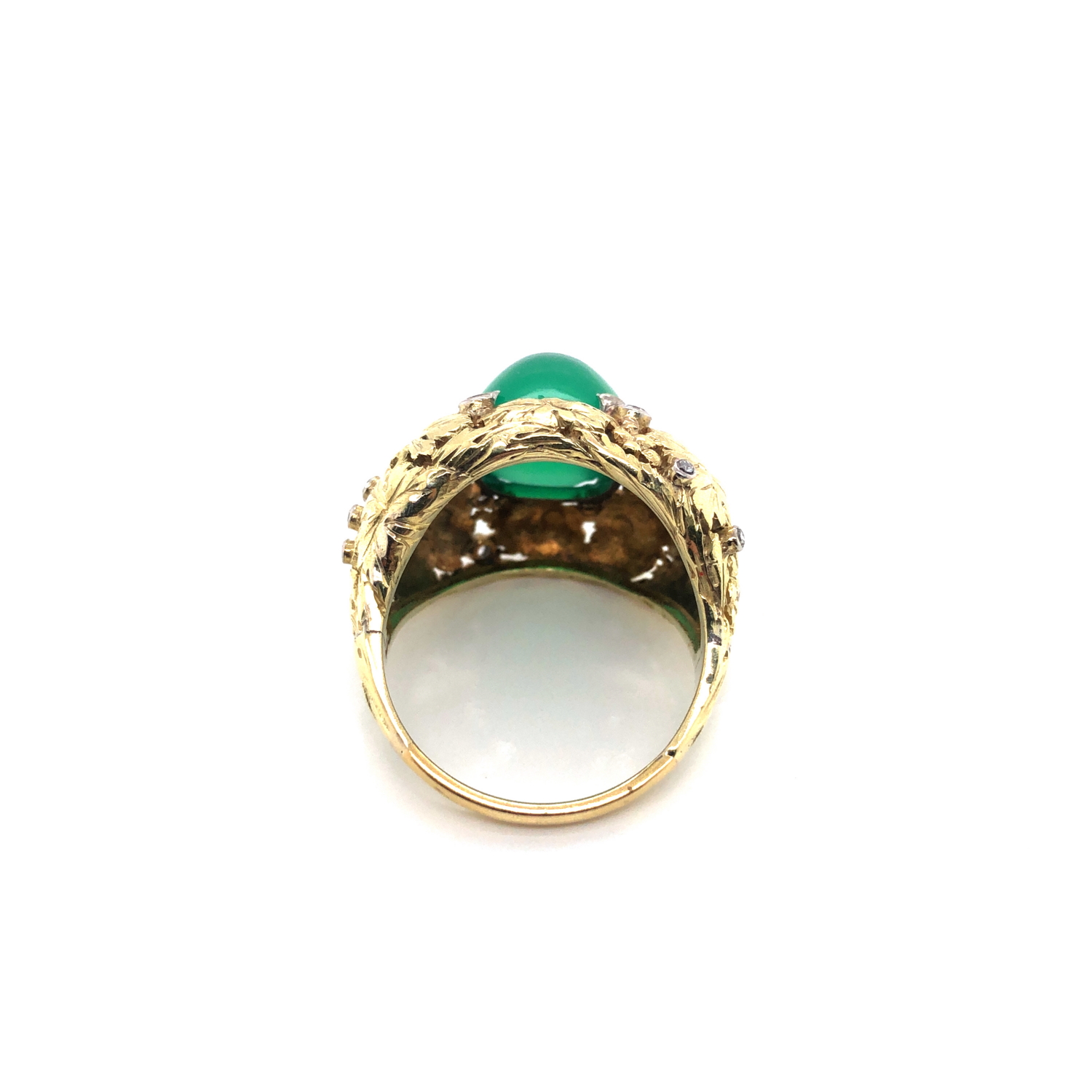 A CHRYSOPRASE DOMED CABOCHON AND ROUND BRILLIANT CUT DIAMOND FOLIATE BOMBE RING. THE CABOCHON APPROX - Image 2 of 5