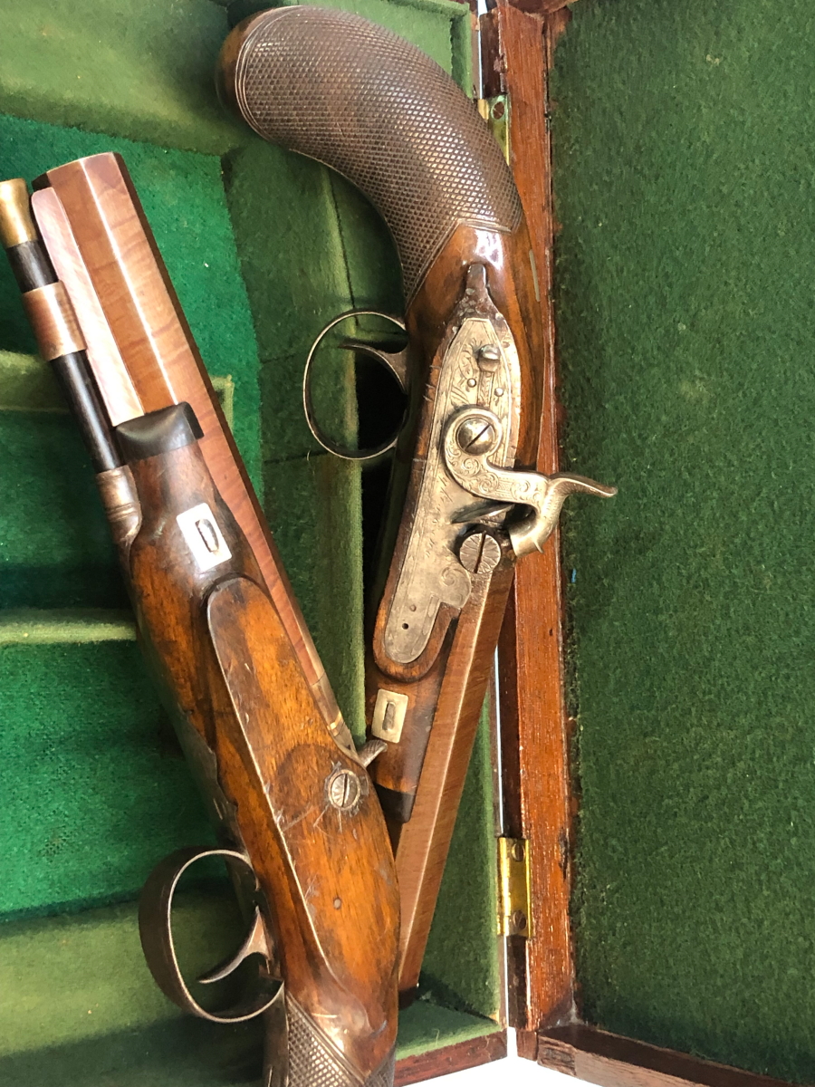 A CASED PAIR OF PERCUSSION CAP PISTOLS BY SYKES, RAMRODS BELOW THE BROWNED OCTAGONAL BARRELS. W - Image 7 of 16