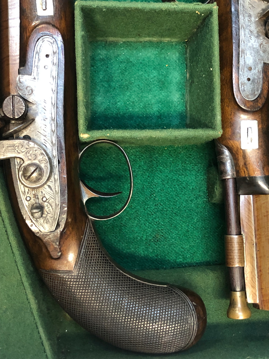 A CASED PAIR OF PERCUSSION CAP PISTOLS BY SYKES, RAMRODS BELOW THE BROWNED OCTAGONAL BARRELS. W - Image 5 of 16