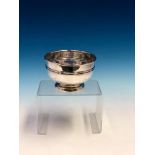 A HALLMARKED SILVER SMALL ROSE BOWL BY ELKINGTON, BIRMINGHAM 1913 WEIGHT 121grms