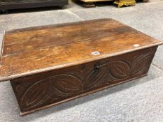 AN 18th C. OAK BIBLE BOX WITH LIFT OFF LID AND THE FRONT CARVED WITH FOUR LENS SHAPES. W 72 x D 46 x