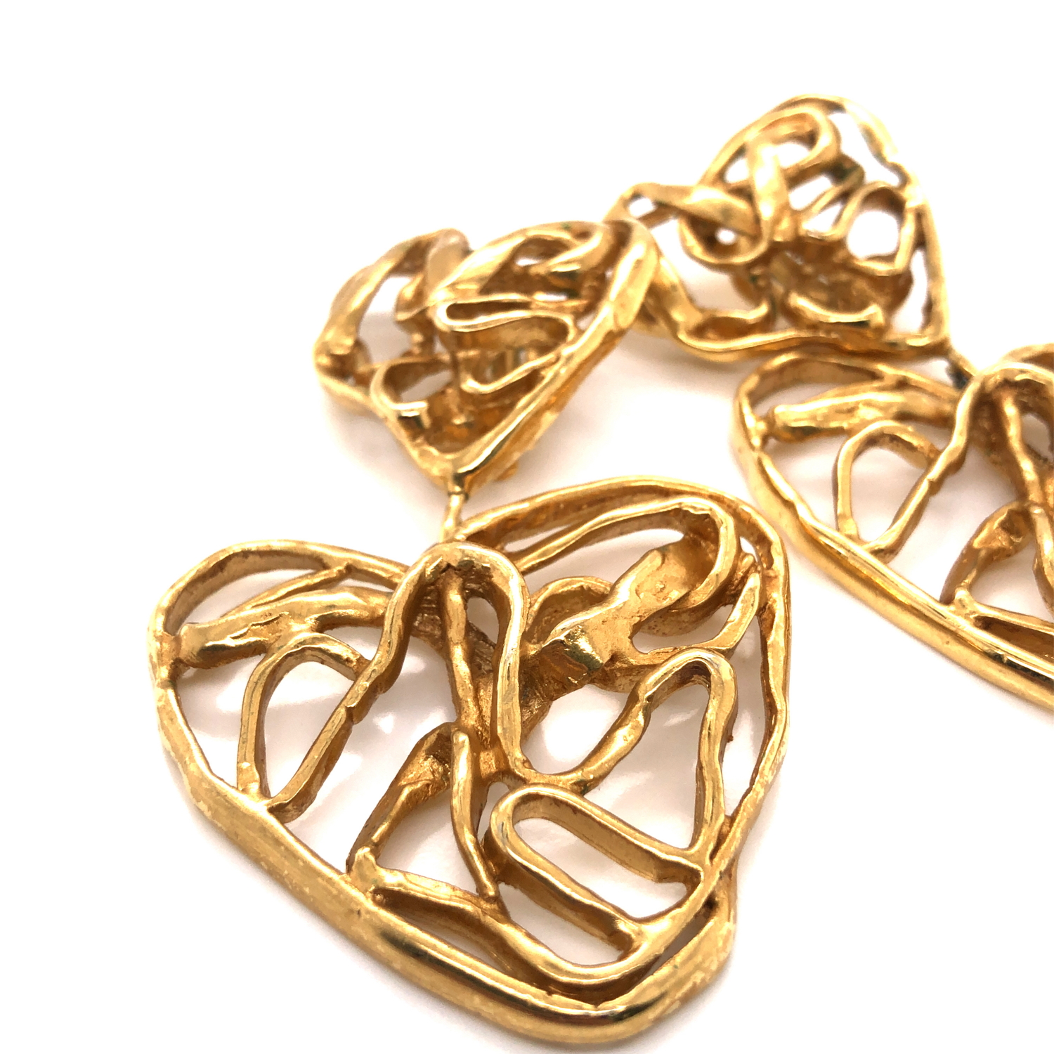 A PAIR OF YVES SAINT LAURENT CLIP-ON VINTAGE GOLD PLATED DOUBLE HEART DROP ARTICULATED EARRINGS. - Image 4 of 4