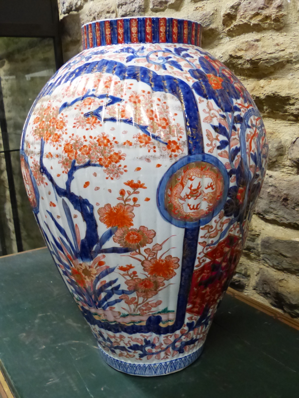 A LARGE JAPANESE IMARI RIBBED OVOID JAR PAINTED WITH CHERRY TREES IN BLOSSOM ALTERNATING WITH PHOENI - Image 5 of 10