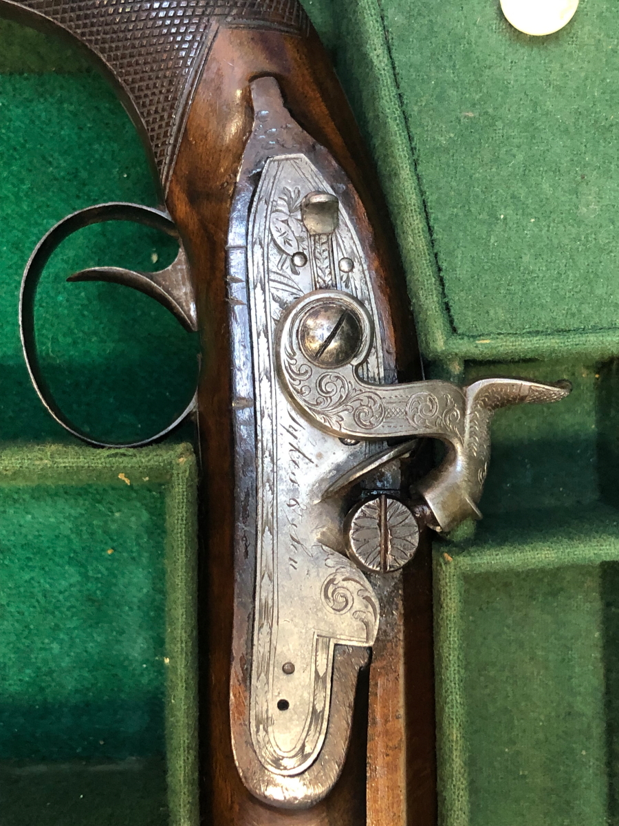 A CASED PAIR OF PERCUSSION CAP PISTOLS BY SYKES, RAMRODS BELOW THE BROWNED OCTAGONAL BARRELS. W - Image 2 of 16