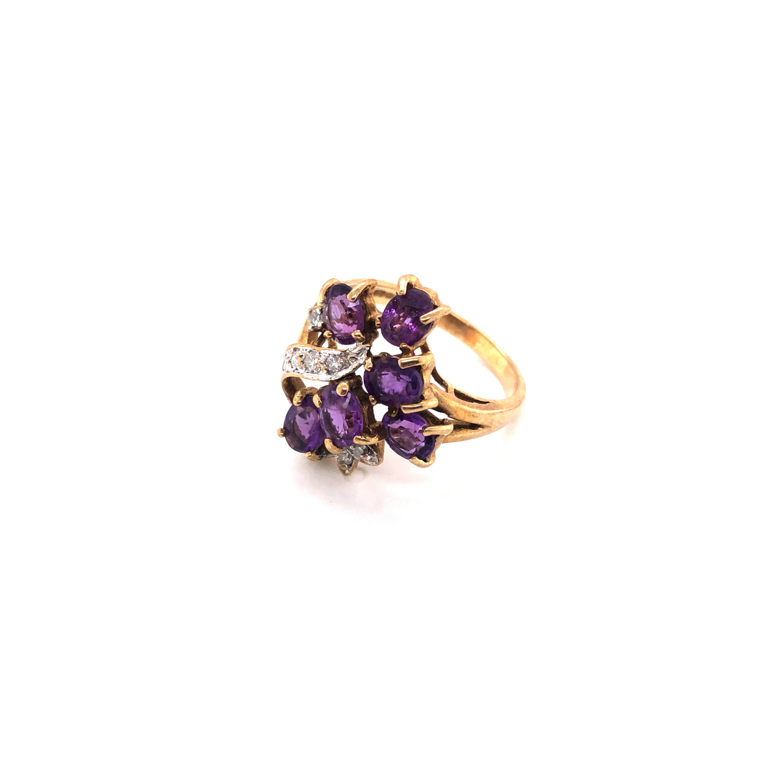 A VINTAGE HALLMARKED 9ct GOLD AMETHYST AND DIAMOND ASYMMETRIC FOLIATE DESIGN RING. DATED 1992, - Image 4 of 5