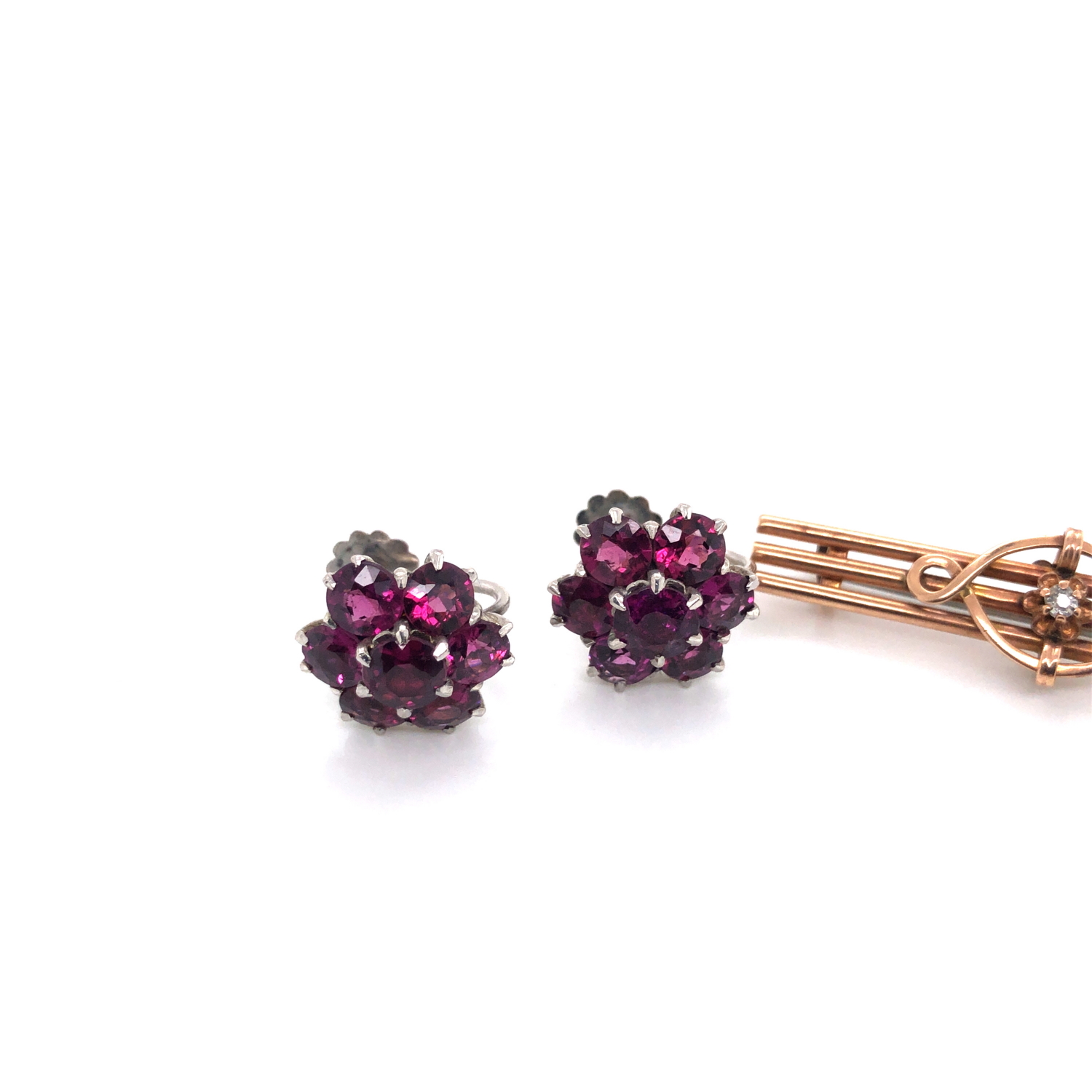 A PAIR OF VINTAGE PINK SAPPHIRE CLUSTER EARRINGS FITTED WITH SCREW BACKS, TOGETHER WITH A VINTAGE - Image 4 of 4