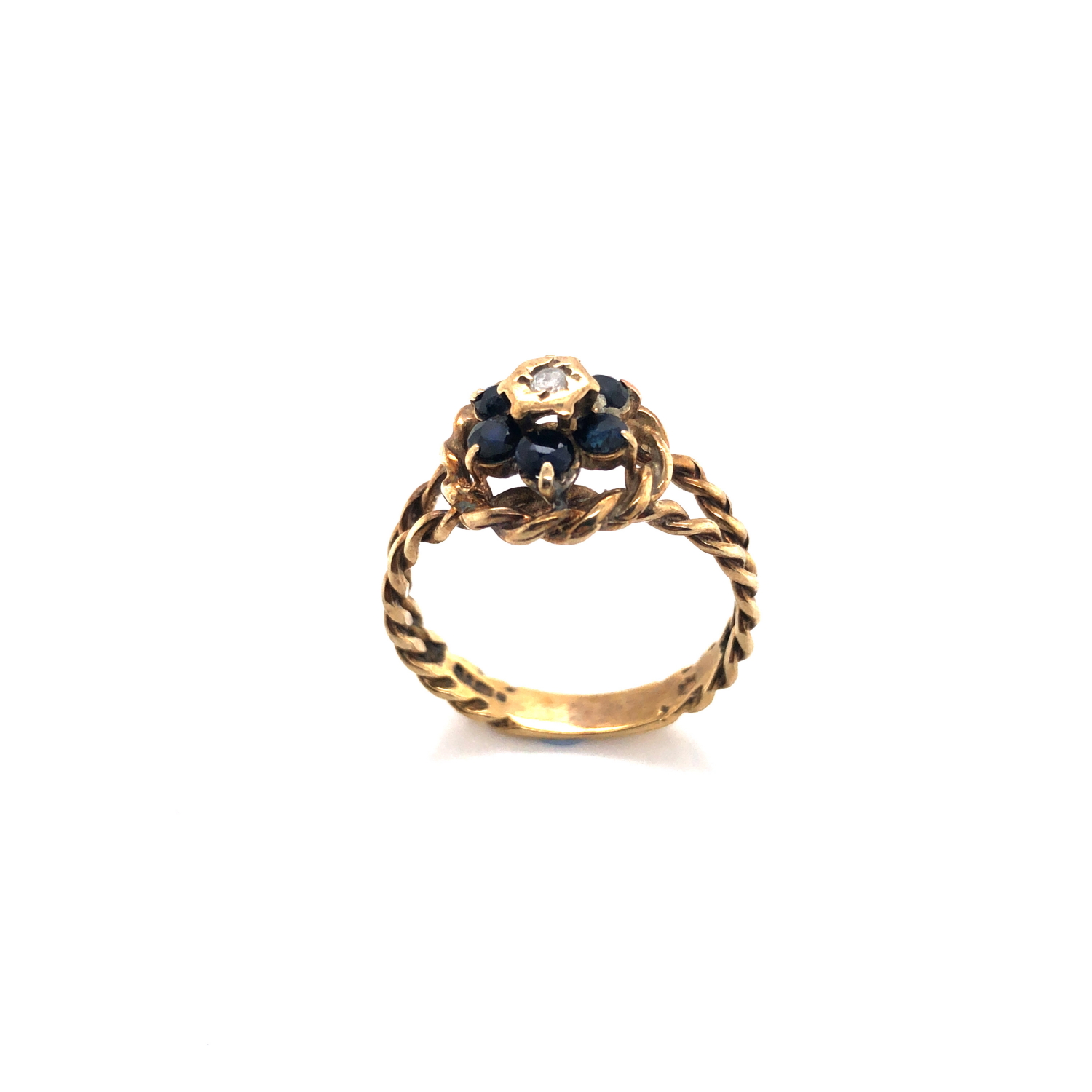 A VINTAGE 9ct HALLMARKED SAPPHIRE AND DIAMOND CLUSTER RING WITH A DOUBLE WOVEN ROPE BAND. DATED - Image 4 of 5