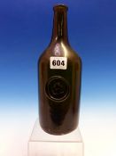 A LATE 18th/ EARLY 19th C. GREEN GLASS WINE BOTTLE BEARING THE SEAL OF A PAIR OF ARMS REACHING UP TO