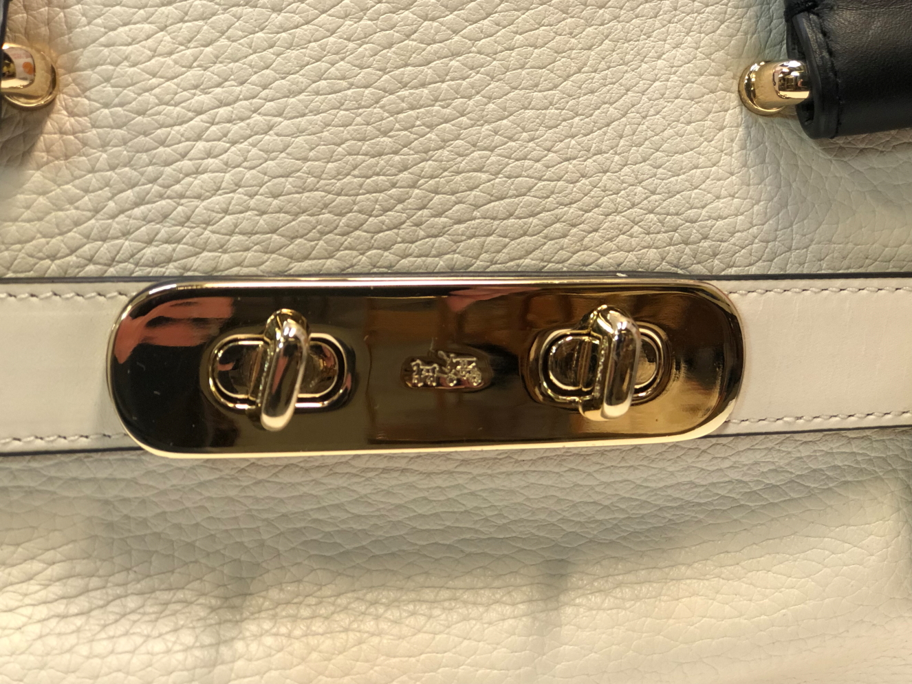 A COACH NEW YORK CREAM AND BLACK LARGE LEATHER HANDBAG WITH DUSTBAG. - Image 2 of 11