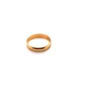A 14k STAMPED WEDDING BAND, ASSESSED AS 14ct YELLOW GOLD. WIDTH 4mm FINGER SIZE U1/2 WEIGHT 4.