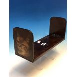 A STAINED WOOD BOOK SLIDE, EACH OF THE RECTANGULAR ENDS PAINTED WITH A CATS HEAD. W 32.5cms. CLOSED