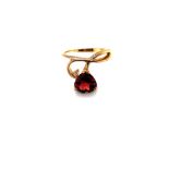 A HALLMARKED 9ct YELLOW GOLD HEART SHAPE GARNET AND DIAMOND SET DRESS RING. FINGER SIZE N. WEIGHT