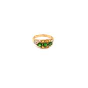 A HALLMARKED 9ct YELLOW GOLD, CHROME DIOPSIDE, CITRINE AND DIAMOND HALF HOOP CLUSTER RING. FINGER