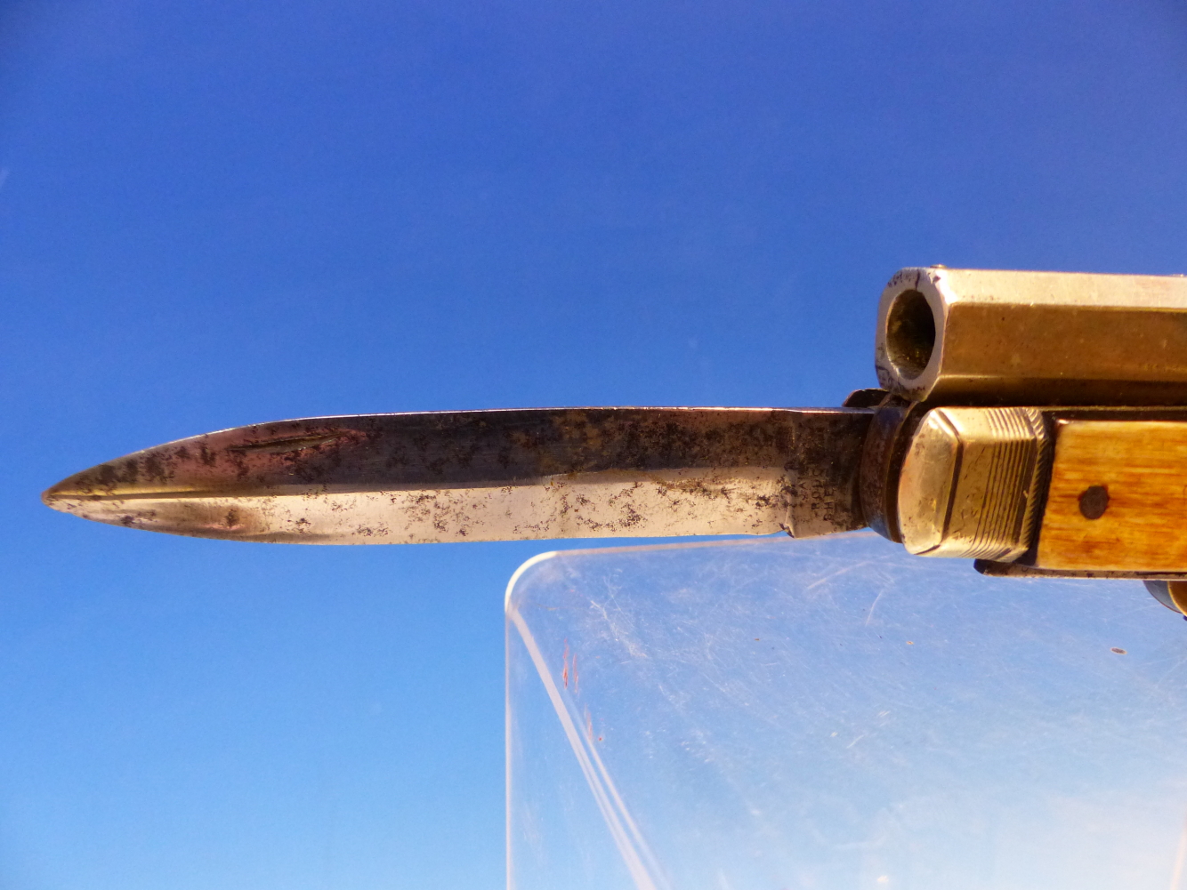 A HORN HANDLED POCKET KNIFE PERCUSSION PISTOL WITH TWO BLADES AND THE TRIGGER FOLDING IN BELOW THE - Image 2 of 9