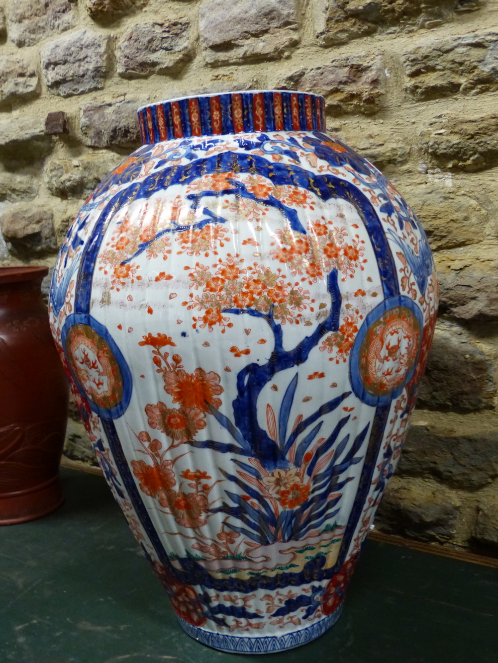 A LARGE JAPANESE IMARI RIBBED OVOID JAR PAINTED WITH CHERRY TREES IN BLOSSOM ALTERNATING WITH PHOENI - Image 7 of 10