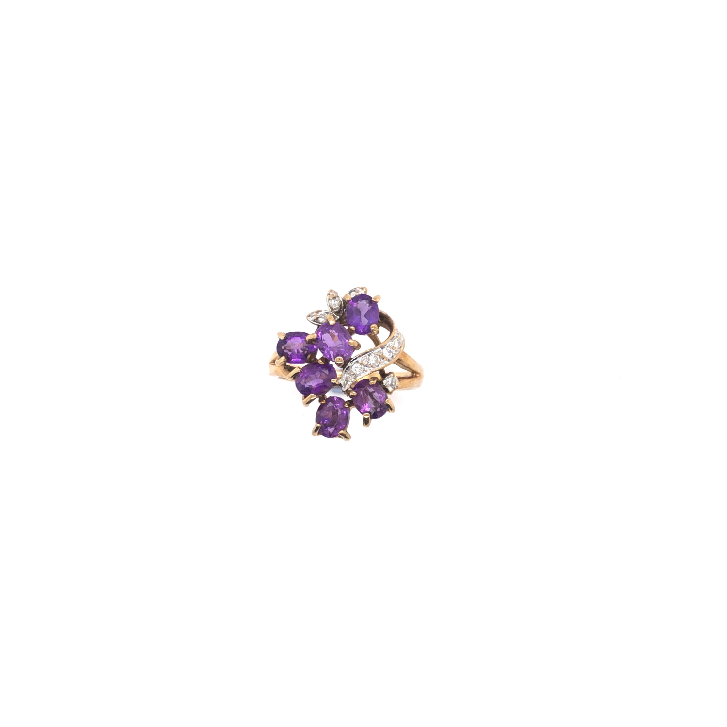 A VINTAGE HALLMARKED 9ct GOLD AMETHYST AND DIAMOND ASYMMETRIC FOLIATE DESIGN RING. DATED 1992, - Image 3 of 5