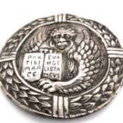 A VINTAGE WHITE METAL BELT BUCKLE DEPICTING THE LION OF ST MARK THE EVANGELIST AND LATIN MOTTO "