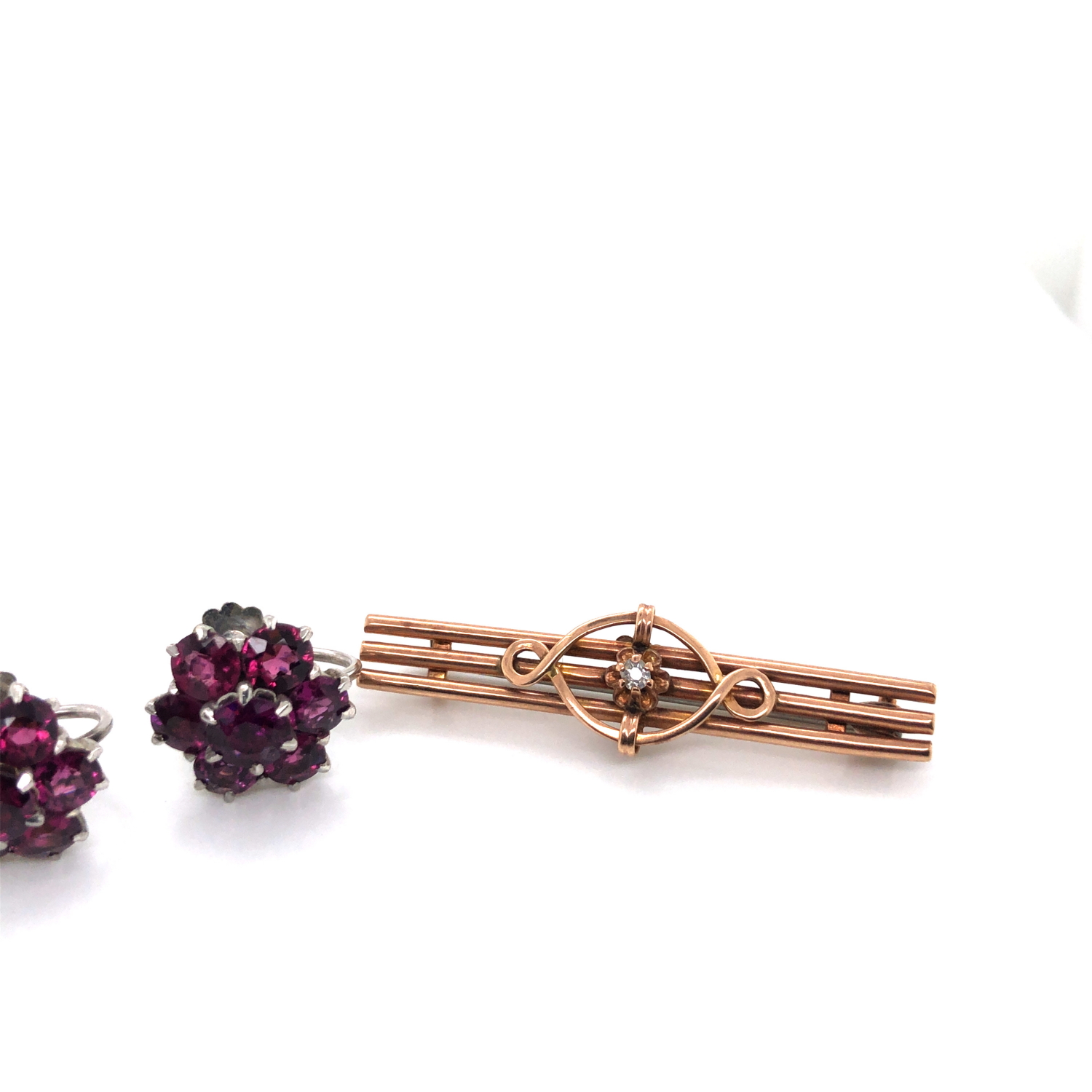 A PAIR OF VINTAGE PINK SAPPHIRE CLUSTER EARRINGS FITTED WITH SCREW BACKS, TOGETHER WITH A VINTAGE - Image 2 of 4