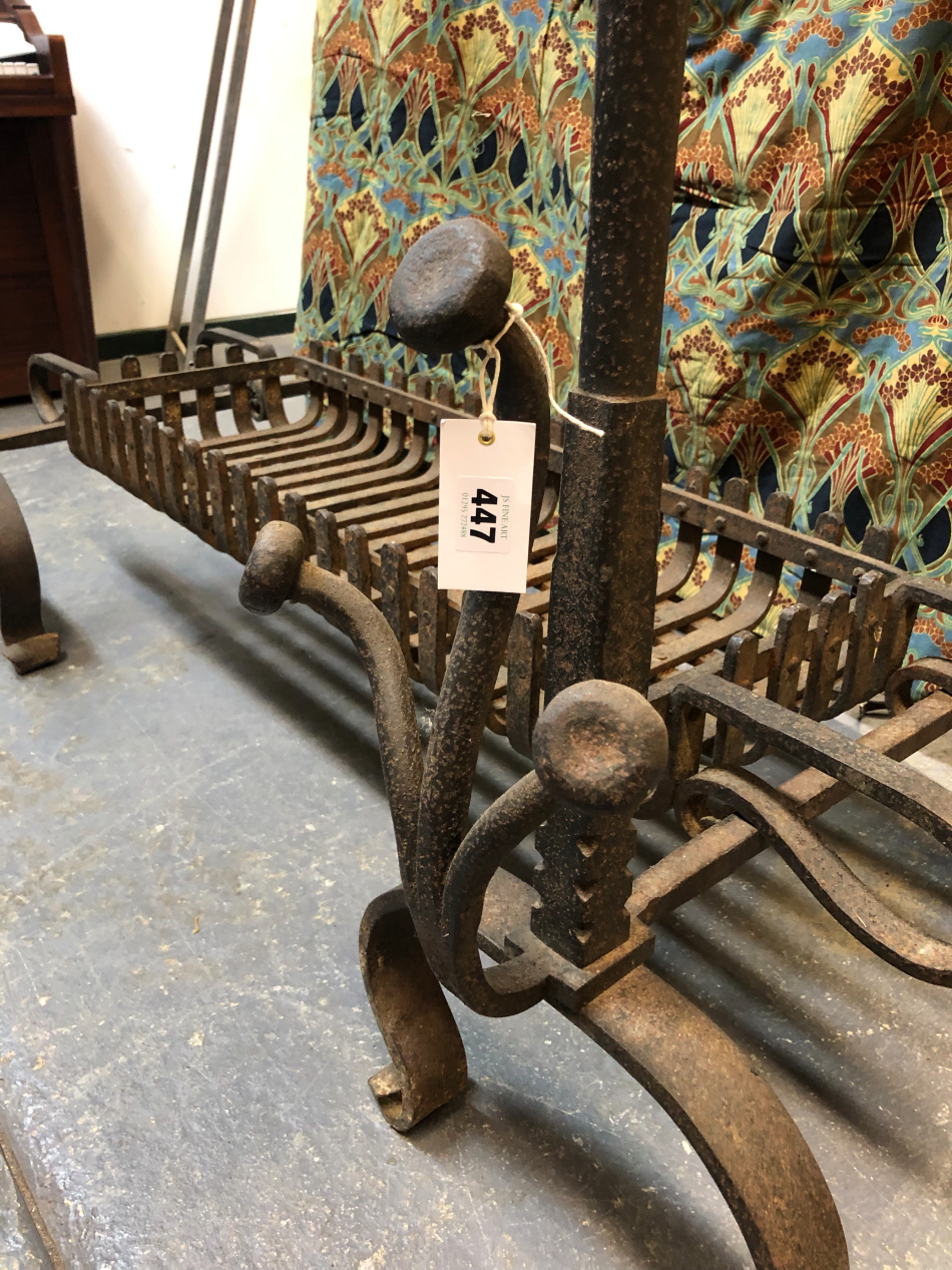 A 19th C. IRON FIRE GRATE WITH A PAIR OF BRACKET SUPPORTS FRONTED BY BUN TOPPED COLUMNS EACH WITH - Image 9 of 11