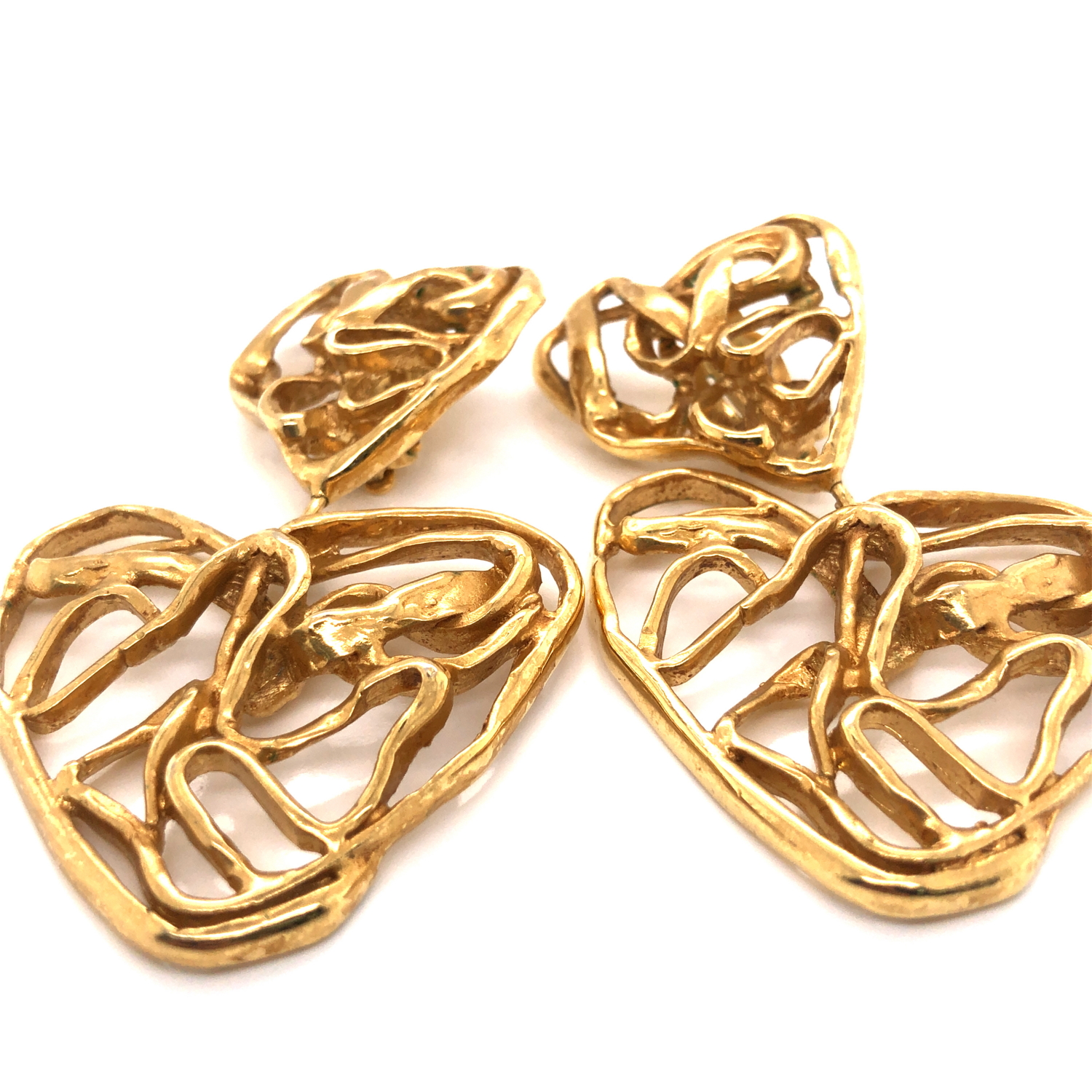 A PAIR OF YVES SAINT LAURENT CLIP-ON VINTAGE GOLD PLATED DOUBLE HEART DROP ARTICULATED EARRINGS. - Image 3 of 4