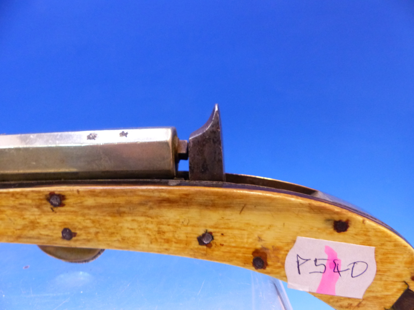 A HORN HANDLED POCKET KNIFE PERCUSSION PISTOL WITH TWO BLADES AND THE TRIGGER FOLDING IN BELOW THE - Image 5 of 9