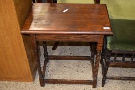 EARLY 20TH CENTURY OAK OCCASIONAL TABLE, 61CM WIDE