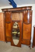 EARLY 20TH CENTURY MAHOGANY MIRROR DOOR WARDROBE, 156CM WIDE