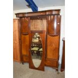 EARLY 20TH CENTURY MAHOGANY MIRROR DOOR WARDROBE, 156CM WIDE