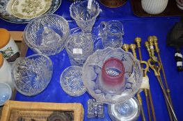 GROUP OF CUT GLASS WARES INCLUDING A FRUIT BOWL, VASE AND TWO OTHER BOWLS ETC