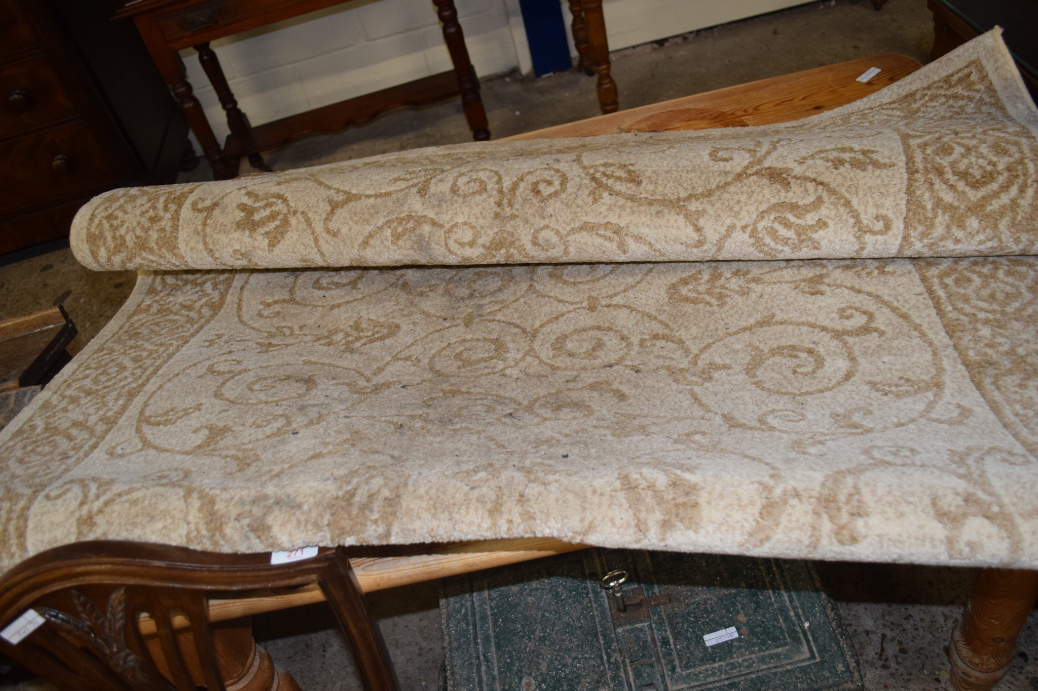 BEIGE PATTERNED CARPET, 118CM WIDE