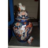 LARGE JAPANESE IMARI VASE WITH DOG OF FO FINIAL TO COVER AND TWO SMALL IMARI VASES