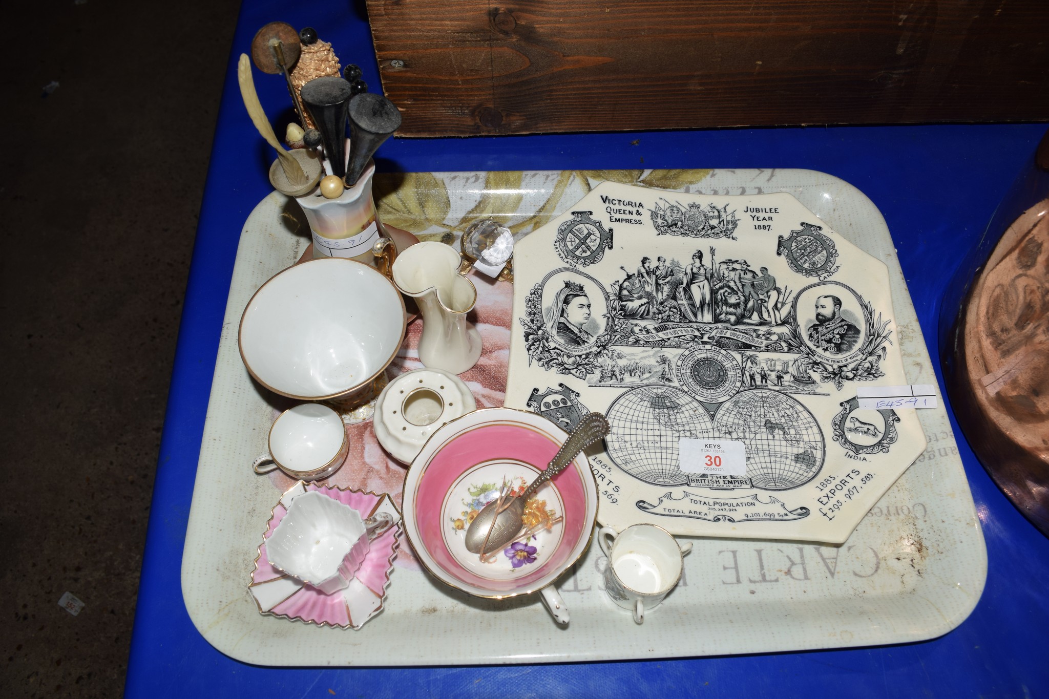 TRAY CONTAINING MISCELLANEOUS CHINA INCLUDING A VICTORIAN COMMEMORATIVE PLATE FOR VICTORIA’S